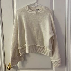 DOUBLE ZERO white fuzzy sweater with large sleeves size medium
